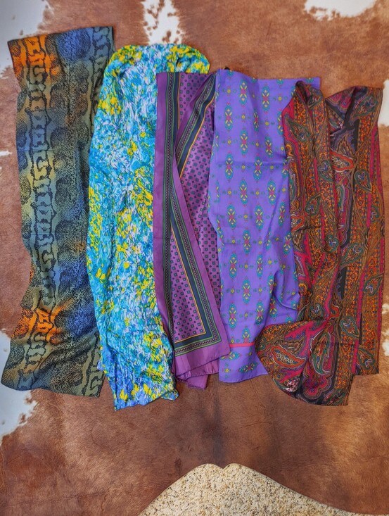Accessories - BUNDLE OF 5 SCARVES OF VARIOUS COLORS TEXTURES